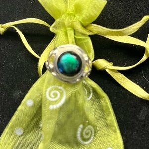 Kameleon ring with jewel pops & compact| size 7